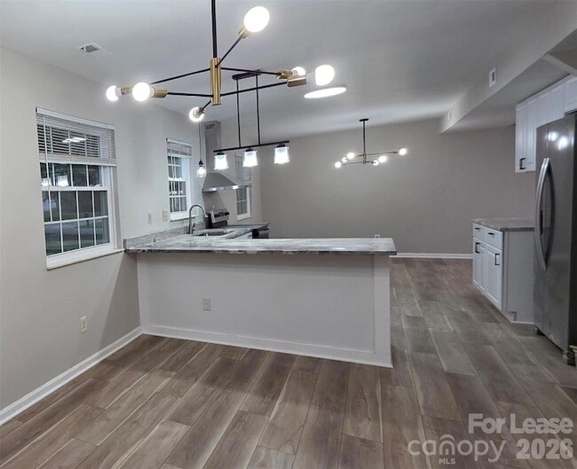 Building Photo - 7200 Shadowlake Dr