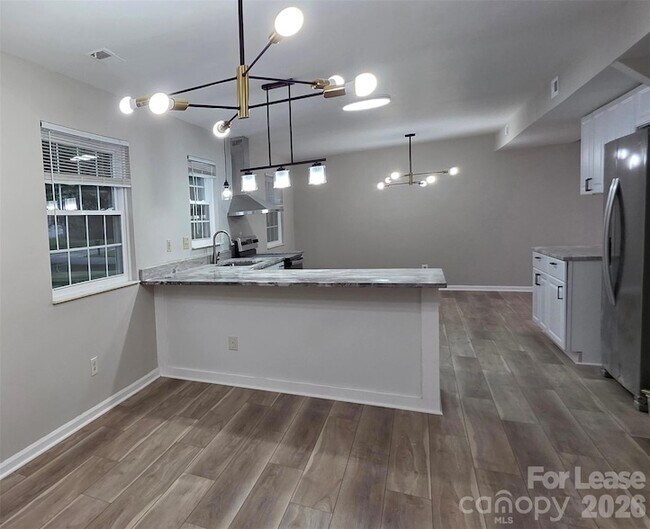 Foto del edificio - 7200 Shadowlake Dr