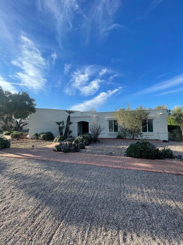 Primary Photo - 2641 N Camino Valle Verde