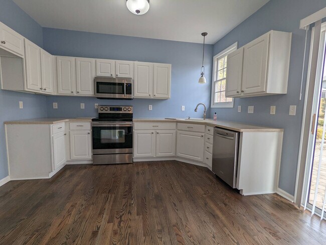Building Photo - Room in Single Family Home on College Ave