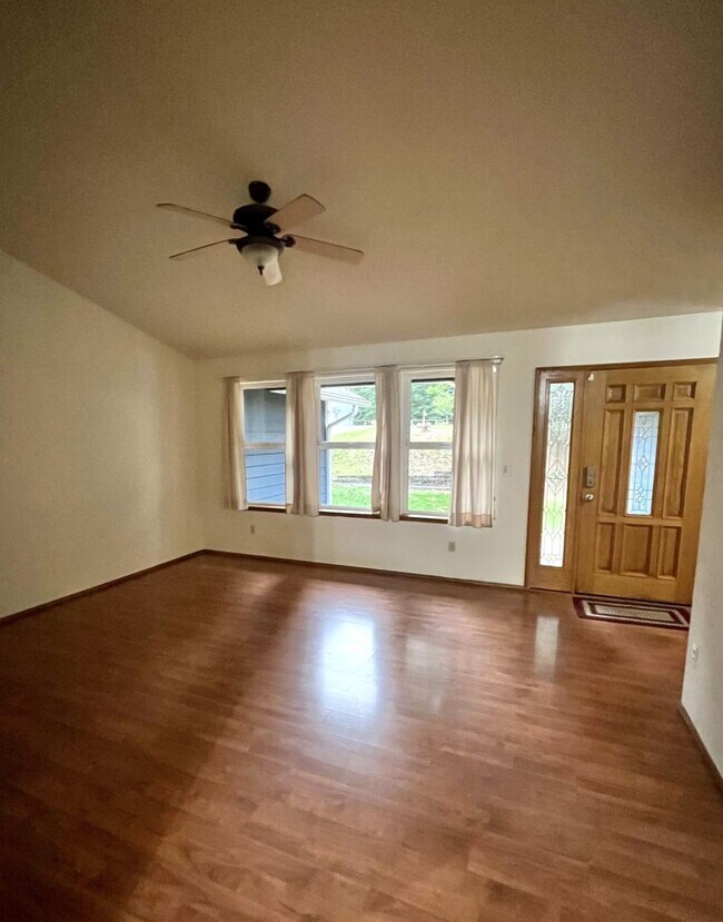 Foto del edificio - 3 Bedroom Home in Seabeck Heights!