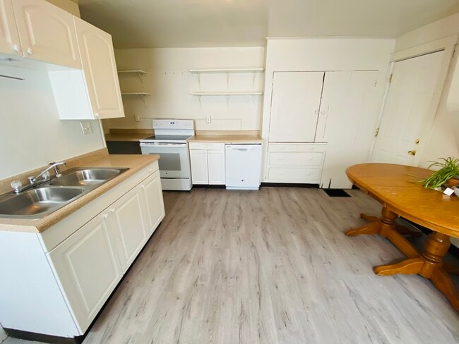 Foto del edificio - 220 E Davenport St