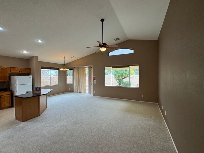 Foto del edificio - 2 Bedroom Single Story Home Available in Arizona Traditions Retirement Community Located Near Bel...