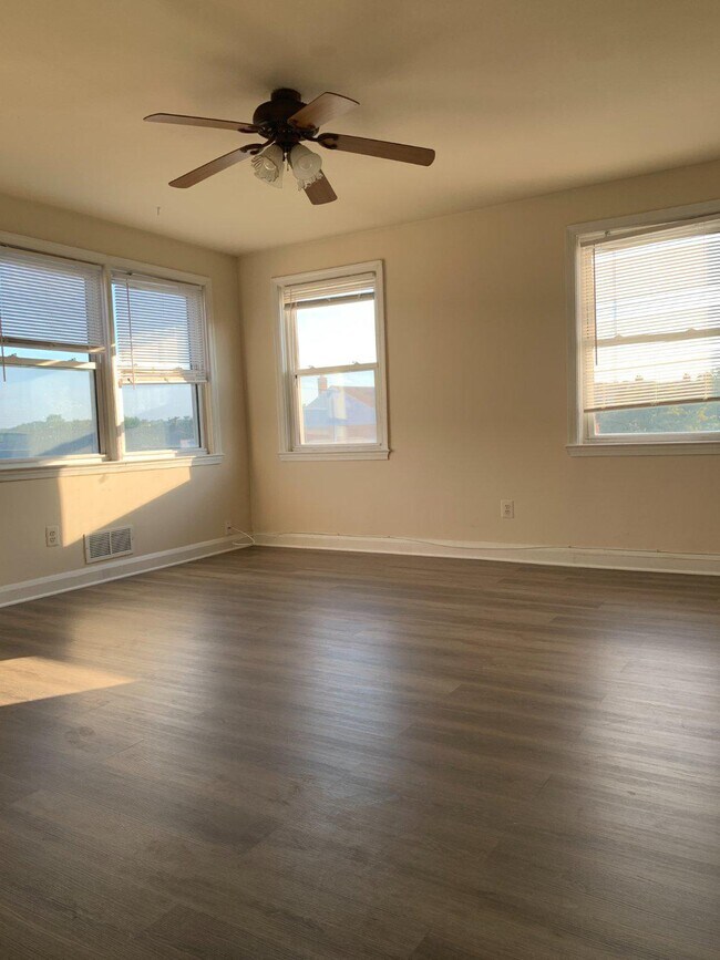 Foto del edificio - 4227 Newport Ave