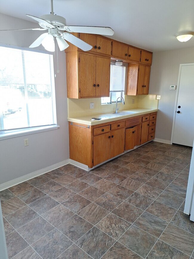 Foto del edificio - 128 Baxter Ave