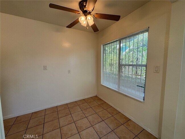 Foto del edificio - 1372 W 36th St