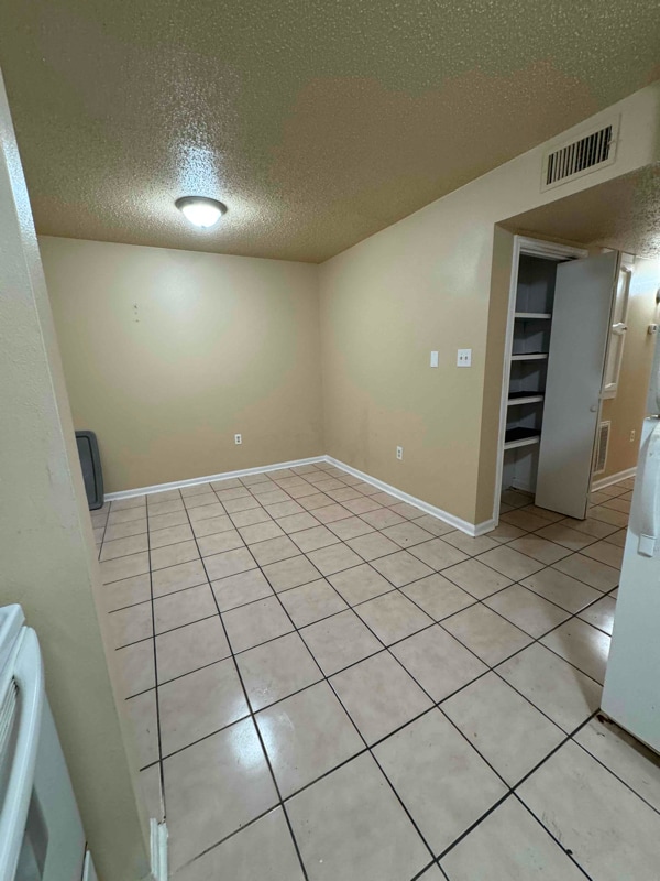 Building Photo - 40468 W Hernandez Ave