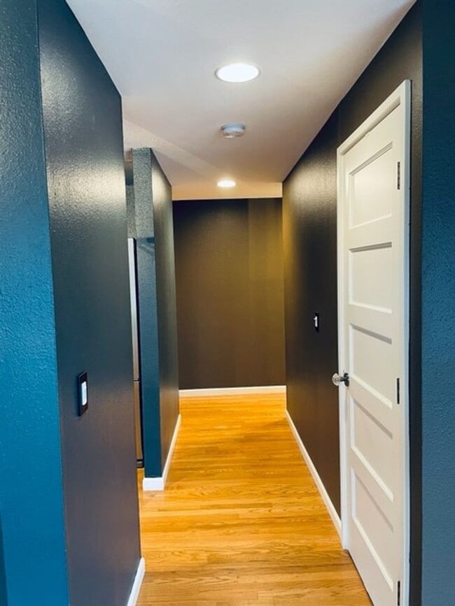 Building Photo - Great Location 2 Bedroom Condo!
