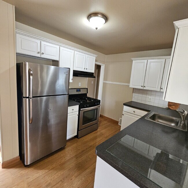 Foto del edificio - Nice 2 Bedroom Ranch w/ Great Room, Semi F...