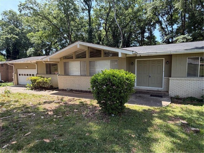 Foto del edificio - 4707 Riverwood Cir