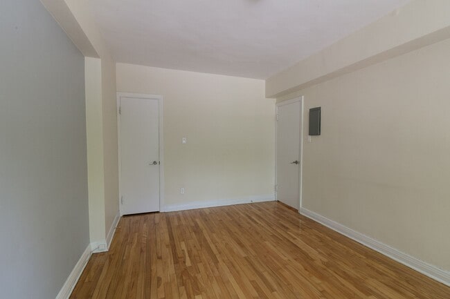 Building Photo - 10 Av. Rosemount