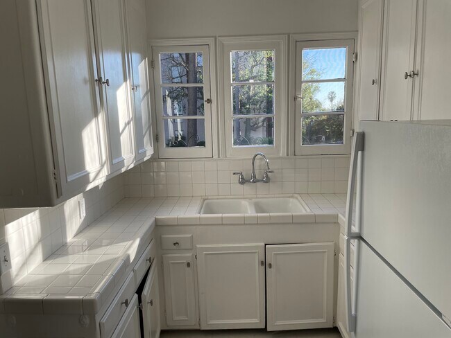 KITCHEN - 7427 1/2 Hollywood Blvd