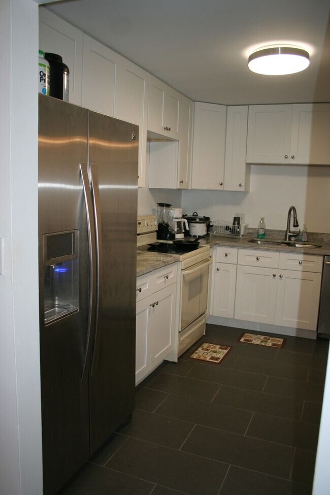 Building Photo - Pretty, Huge, Updated Townhome