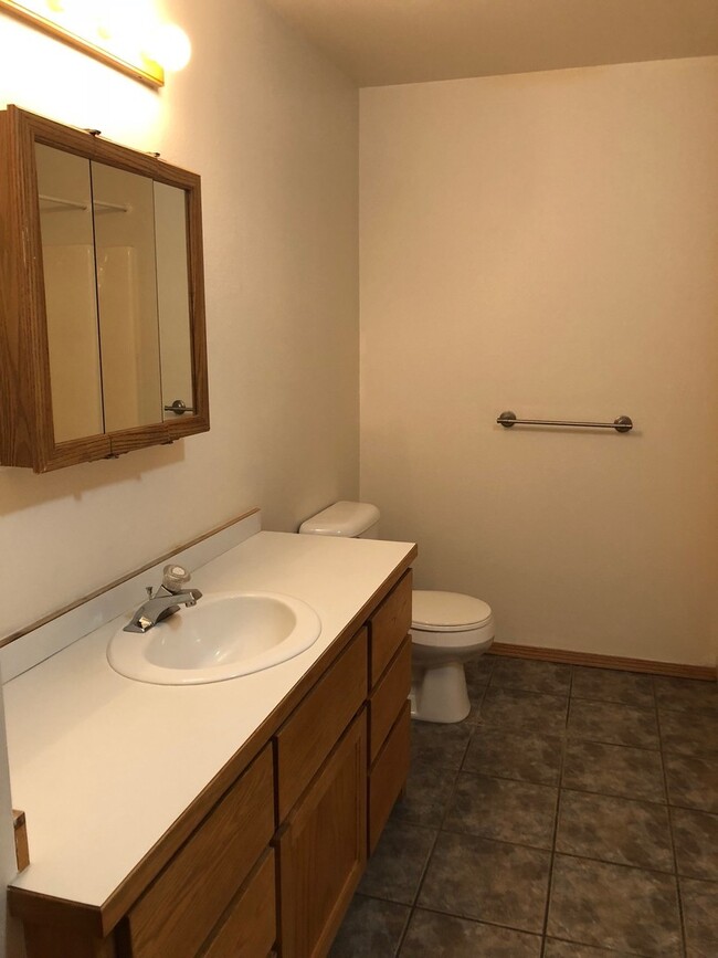 Foto del edificio - 3 Bedroom 1 Bathroom in 4plex