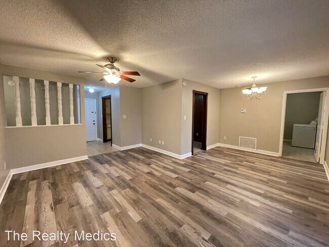 Building Photo - 3 br, 2 bath House - 1415 Guinevere Dr