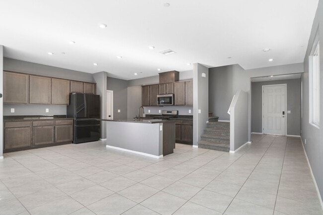 Building Photo - 10949 Oregano Ave