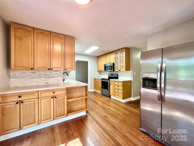Building Photo - 2333 Heathershire Ln