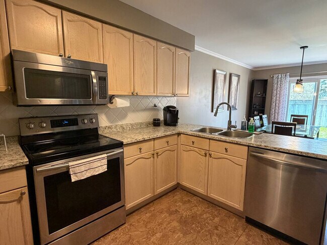 Building Photo - 35 Ponds Edge Ct