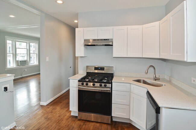 Building Photo - 3557 W Wrightwood Ave