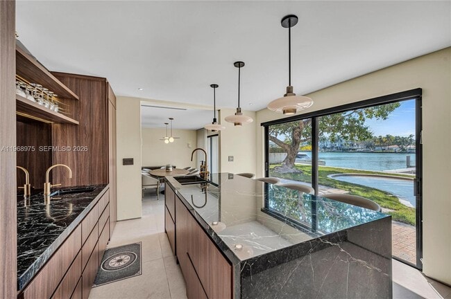 Foto del edificio - 1170 S Biscayne Point Rd