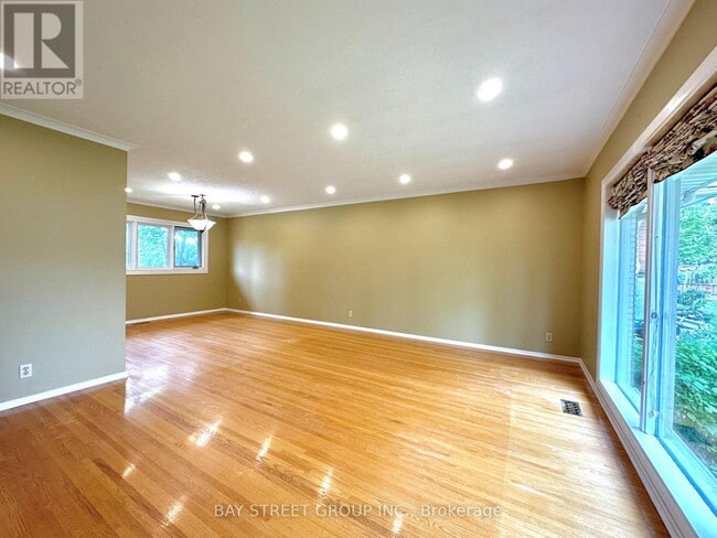 Building Photo - 245 Forest Hill Dr