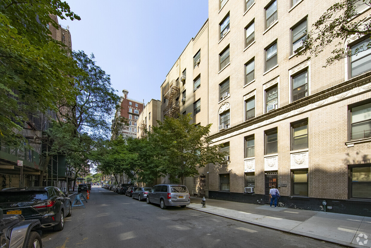 155 W 71st St New York, NY 10023-3836 - The Gatsby House