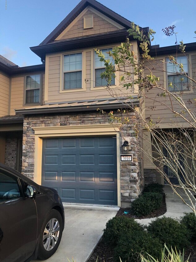Foto principal - 7010 Butterfly Ct