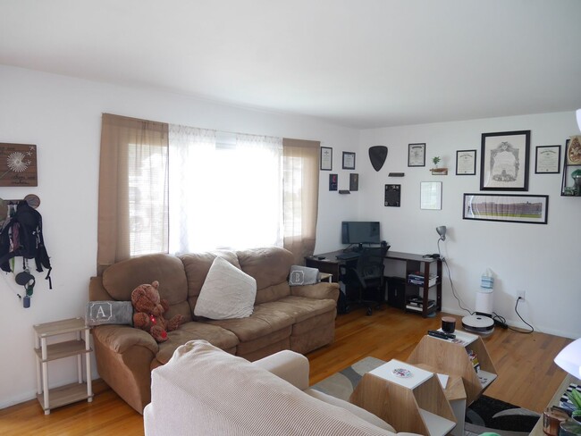 Building Photo - Charming 3-Bedroom Single Family Home with...