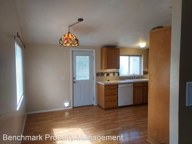 Foto del edificio - 2 br, 2 bath House - 802 Oakwood Dr