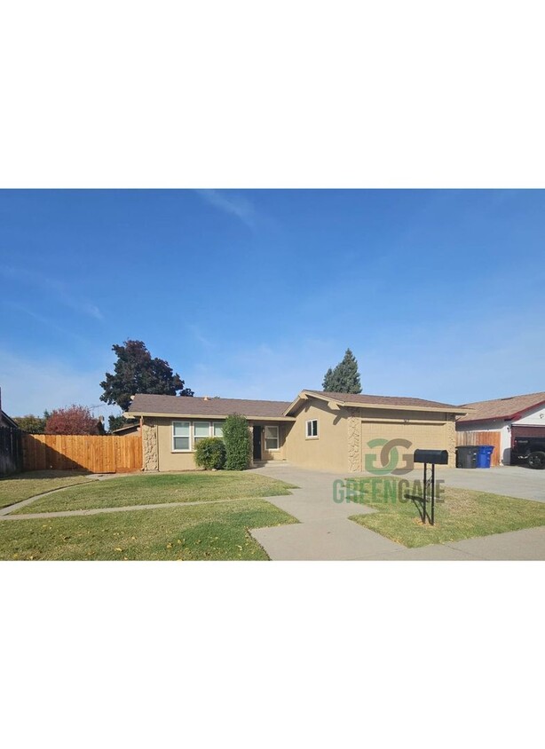 Foto principal - 3 Bedroom 2 Bath Modesto home available!!