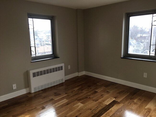 Building Photo - Avl Aug 1 No Fee! Updated, sunny 1BR in Cu...