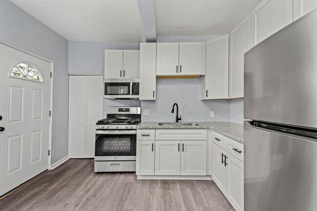 Foto del edificio - 904 Hilltop St