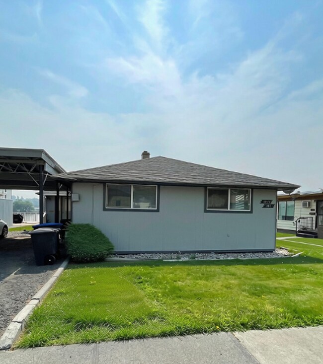 Foto del edificio - 1019 W Lakeside Dr