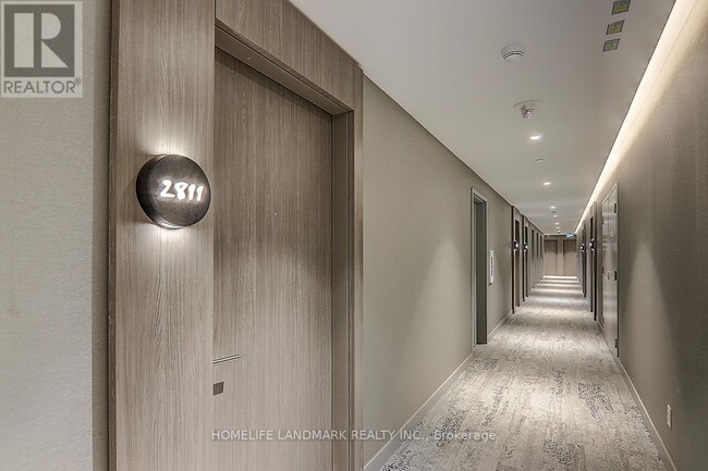 Building Photo - 161 Roehampton Ave