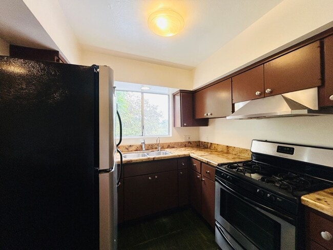 Foto del edificio - 2339 Hyperion Ave