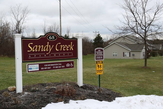 Foto del edificio - Sandy Creek Apartments