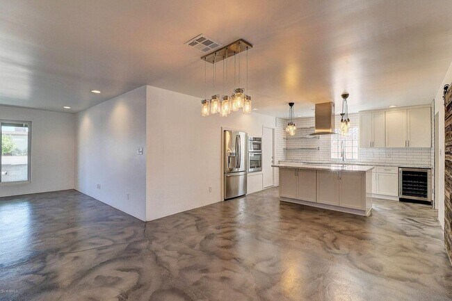 Building Photo - Fabulous, Remodeled Top to Bottom house!!!!