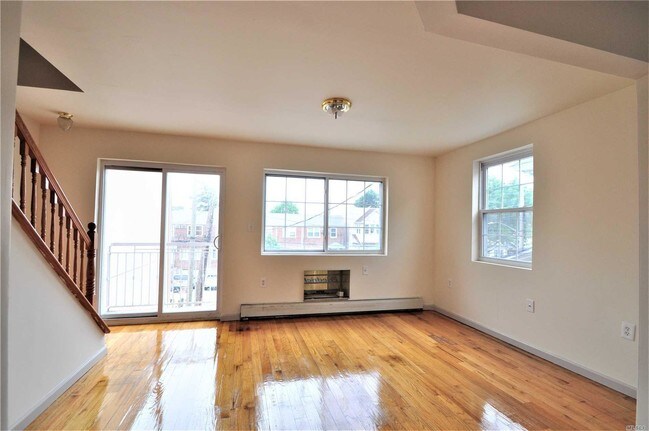 Building Photo - 3 bedroom in Queens NY 11415