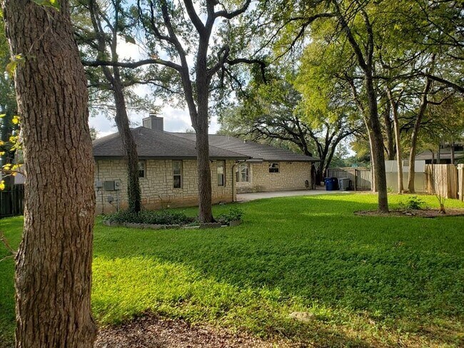 Foto del edificio - 10706 Oak View Dr