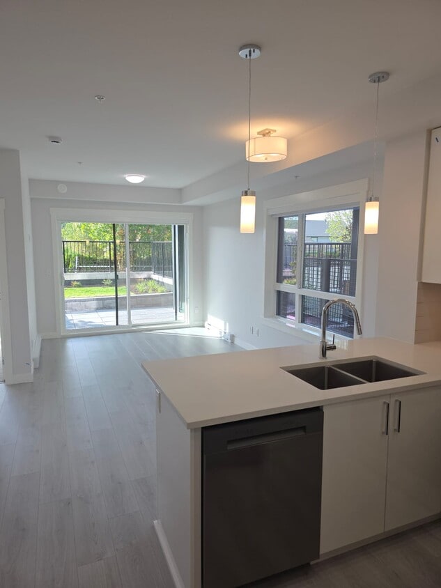 Primary Photo - 33886 Pine St