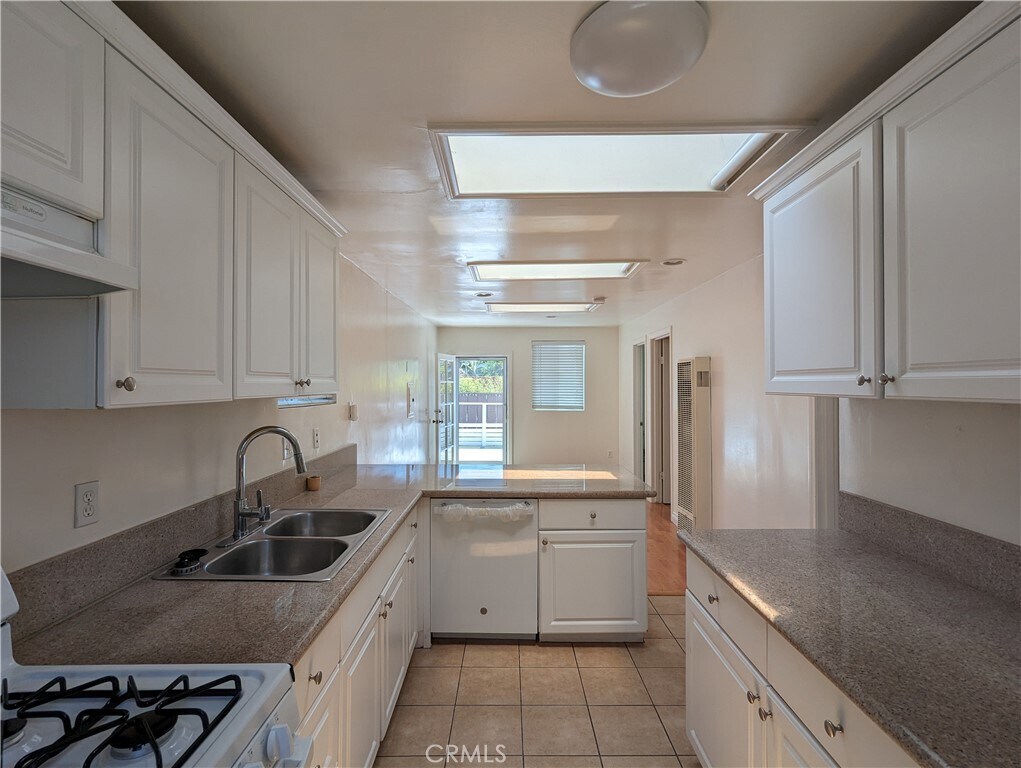 Primary Photo - 712 Vernon Ave