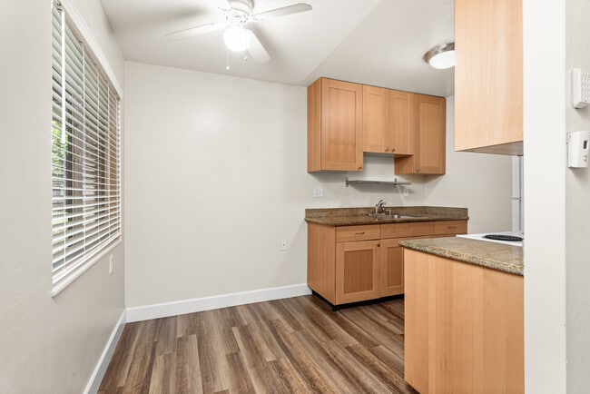 Building Photo - 2555 Sir Francis Drake Blvd