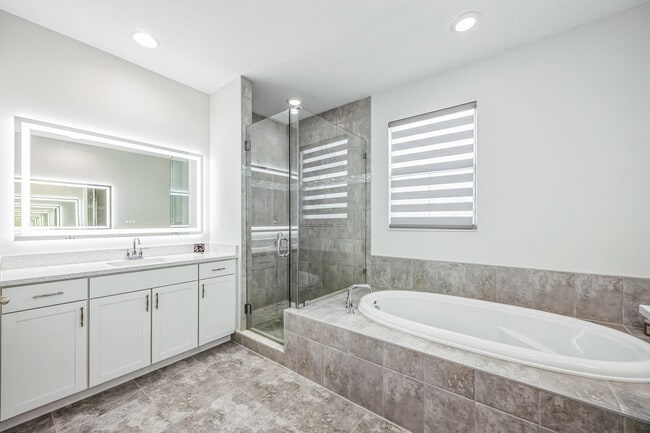 Building Photo - 16369 Oakview Dr