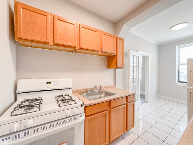 Building Photo - 4854 N Damen Ave