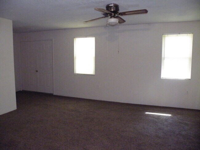 Foto del edificio - Coming Soon! Lovely Brick House for Rent/ ...