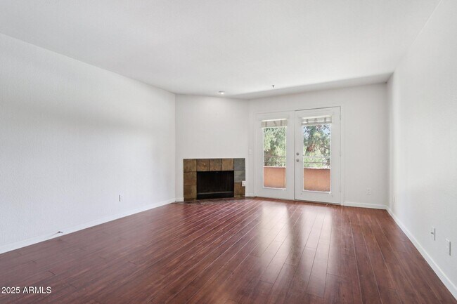 Foto del edificio - 4704 E Paradise Village Pkwy N