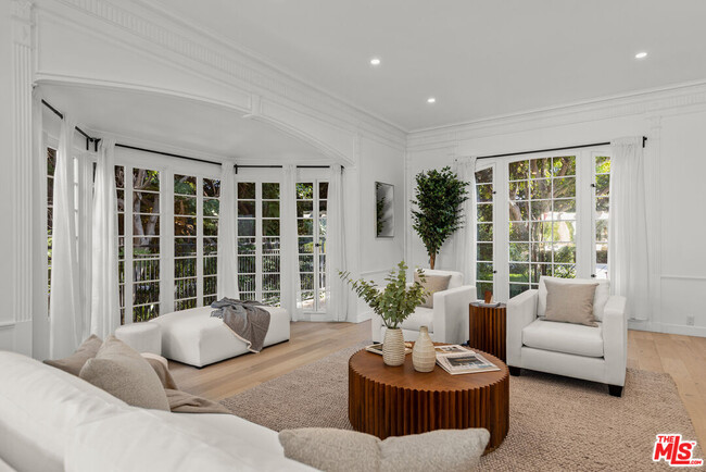 Building Photo - 712 N Rodeo Dr