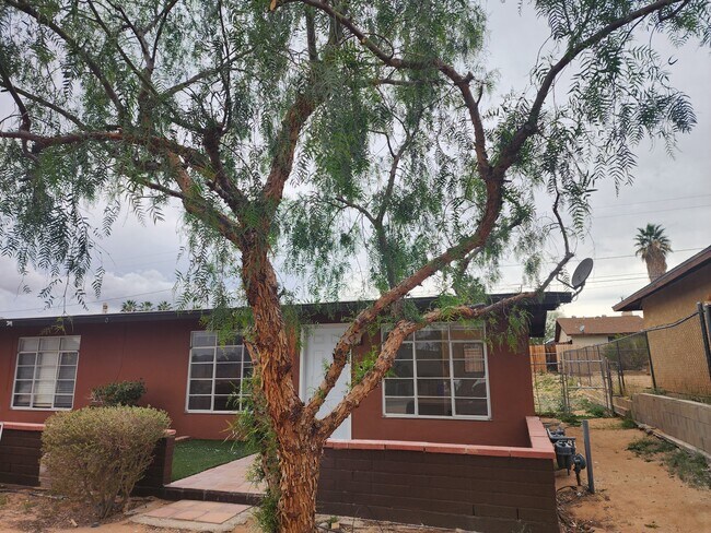 Mirada frontal - 6024 Baileya Ave