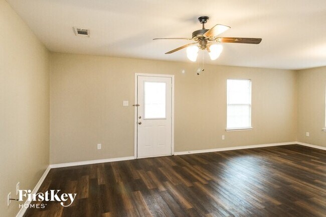 Building Photo - 15610 Gatsby Ln