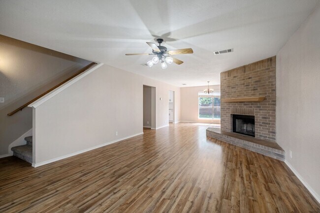 Foto del edificio - Stunning 4 Bedroom, 2.5 Bath Home in Block House Creek